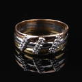 RING, med 9 briljanter, 18k guldvitguld, vikt ca 3,8 gram.