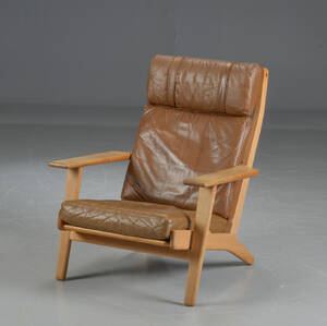 Hans J. Wegner. Lænestol model GE290A