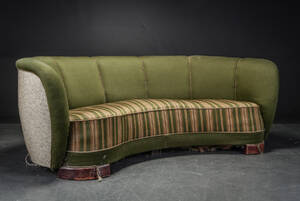 Bananformet sofa betrukket med uld Denne vare er sat til omsalg under nyt varenummer 4807919
