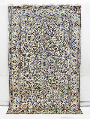 MATTA, Orientalisk, Nain med silkesinslag, 260 x 158 cm.