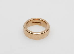 RING, 18k guld, vikt ca 17,4 gr.