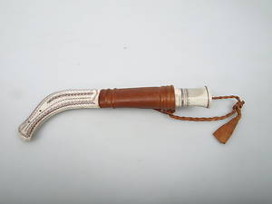 SAMEKNIV, horn, signerad.