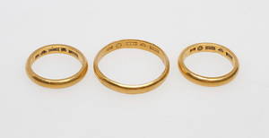 RINGAR, 3 st, 23k guld, vikt ca 19,5 gr.