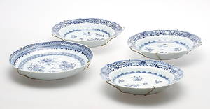 DJUPA TALLRIKAR, 3 st samt SKÅL, porslin, Kina, 17001800-tal.