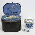 RESESCHATULLTESET, trä, porslin, Kina, 1880-tal.