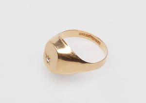 KLACKRING med sten, 18k guld, vikt ca 3 gr.