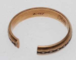 RINGAR, 2 st, 14k samt 18k, total vikt ca 7,4 gr.