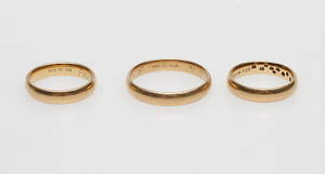 RINGAR, 3 st, 18k guld, vikt ca 13,4 gr.