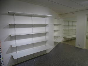 VÄGGHYLLOR, 3 sektioner, 15 hyllplan.