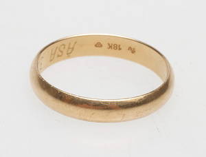 RING, 18k guld, vikt ca 3,8 gr.