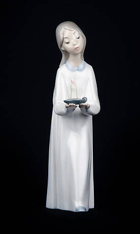 FIGUR MÄDCHEN MIT KERZE  Lladro, Spanien. 20. Jahrhundert.