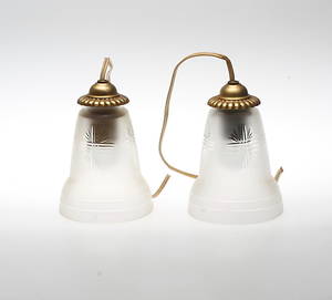 FÖNSTERLAMPOR, ett par, 1900.talets första hälft, höjd ca. 16 cm.