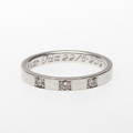 RING, 18k vitguld med 3 slipade diamanter, vikt totalt ca. 3,3 gram.