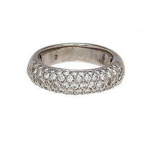 RING, 18K vitguld med diamanter, totalt ca 1,25 ct. Vikt 6,1 g.