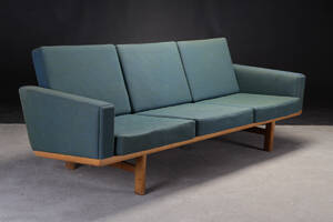 H. J. Wegner. Tre-pers. sofa, model GE2363  Denne vare er sat til omsalg under nyt varenummer 4969065