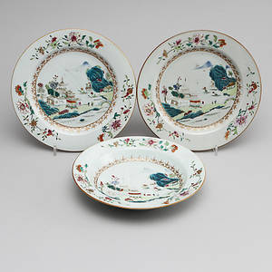 TALLRIKAR, 3 st, porslin, famille rose, Qianlong 1736 - 1795.