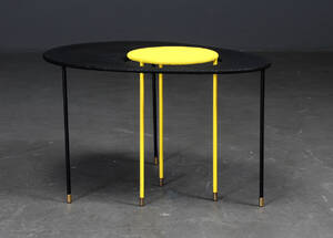 Mathieu Matégot Sofabord model Kangourou black-yellow