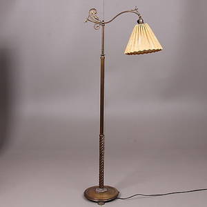 GOLVLAMPA, mässing, 1900-talets första hälft.