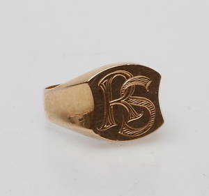 KLACKRING, 18k guld, vikt ca 4,8 gram.