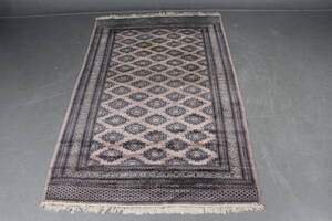 Orientalsk tæppe, 282 x 185 cm.