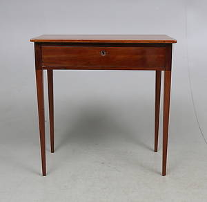 BORD MED LÅDA, 1800-tal.