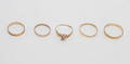RINGAR, 5 st, 18k guld, vikt ca 8,9 gr.