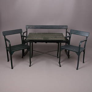 TRÄDGÅRDSGRUPP, 4 delar, trä och metall, 1900-talets mitt.