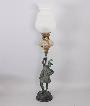 BORDSFOTOGENLAMPA, patinerad metallglas, sekelskiftet 18001900.