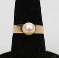 RING, 18K guld, odlad pärla.