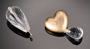 Guldbroche med vedhæng 3