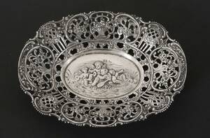 Dekorationsfat i silver, 1900-tal