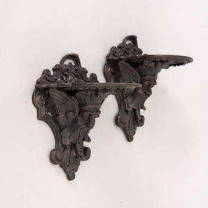 VÅGGKONSOLLER, 1 par gjutjärn, samtida.