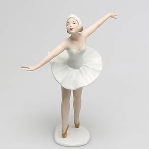 FIGURIN i porslin, ballerina, Wallendorf, Tyskland, 1900-talets första hälft.