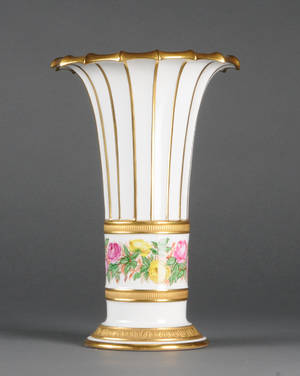 Kgl. Porcelæn. Guldstafferet vase
