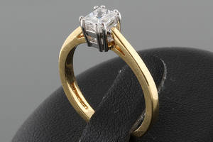 Solitaire Ring set with 1 Princess cut diamond 0.40 ct