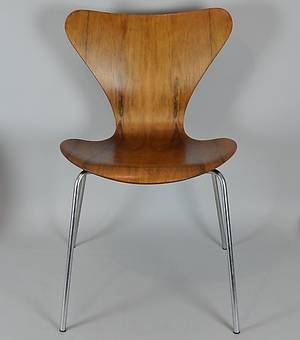 ARNE JACOBSEN. Stuhl aus Palisander.