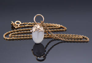 Aagaard, vedhæng af guld  med agat 