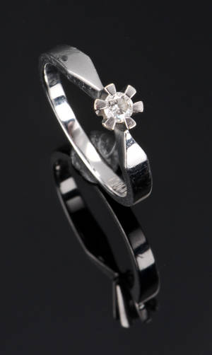 Alliancering med brillant - 0.10 ct.