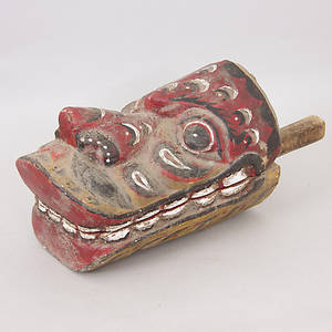 RITUELMASK, skuret och målat trä, Borneo.