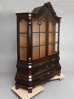VITRINSKÅP, Rokokostil, 1900-tal.