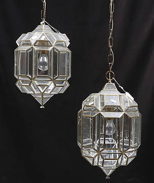 TAKARMATURER, 2 st. Glas och metall, 192000-tal. Total höjd ca. 96 samt 64 cm.