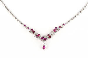 COLLIER mit Rubinen und Brillanten, 750er Weißgold, ca. 21 g.