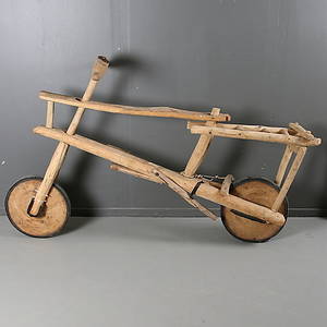 CYKEL, trä, Tanzania, Afrika. 1900-tal.