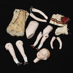 DOCKDELAR, biskviporslin, 1900-talets första hälft.