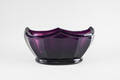 Jardinière i violett glas.