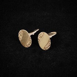 Manschettknappar, Ett par