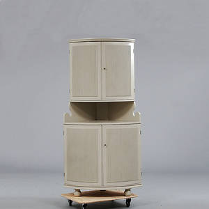 HÖRNSKÅP, gustaviansk stil, 1900-tal.