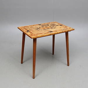 SOFFBORD, skiva med olika träslag, 1900-talets andra hälft.