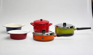 EMALJFÖREMÅL, 5 st, Kockums.