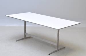 Arne Jacobsen 1902-1971. Spisebord med shakerstel